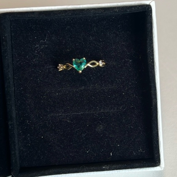 NWT Heart Shaped Gold Tone Multicolour Ring size 7 - Picture 3 of 4